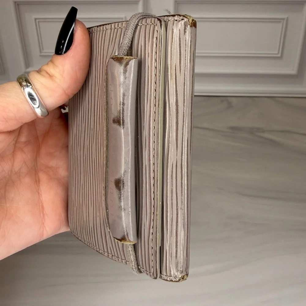 Louis Vuitton Epi Porte-Monnaie Elastique Trifold Wallet – Gray | Project Piece